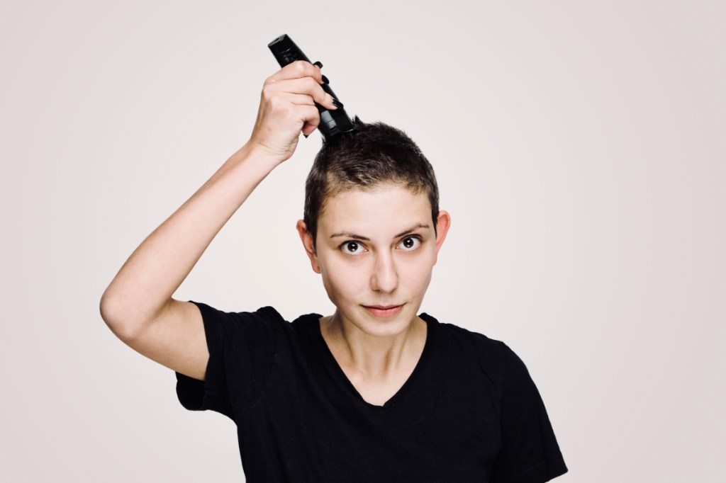 The 5-Step, Fail-Proof Method to DIY Your Own Pixie&nbsp;Cut